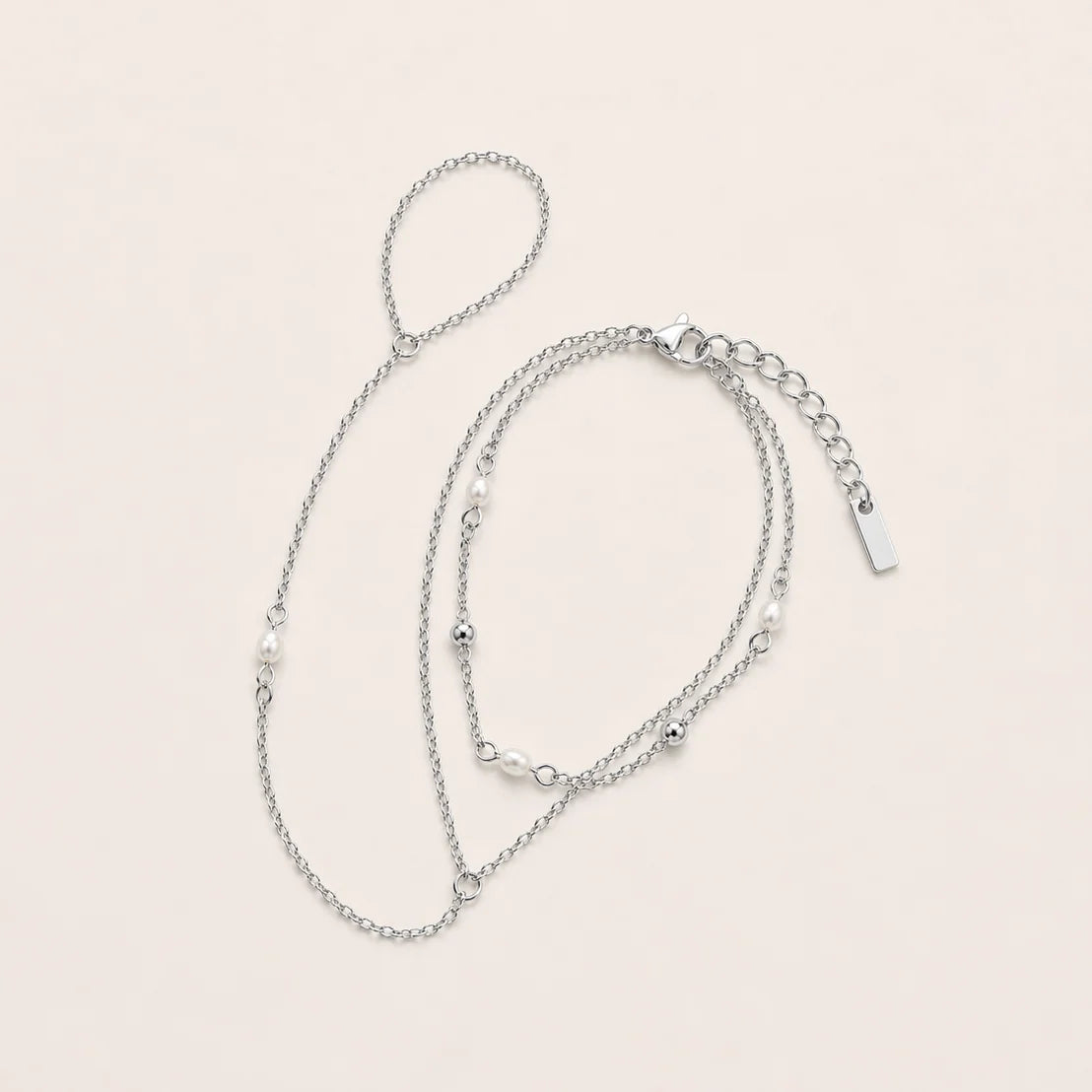 Éclat Pearl Hand Chain